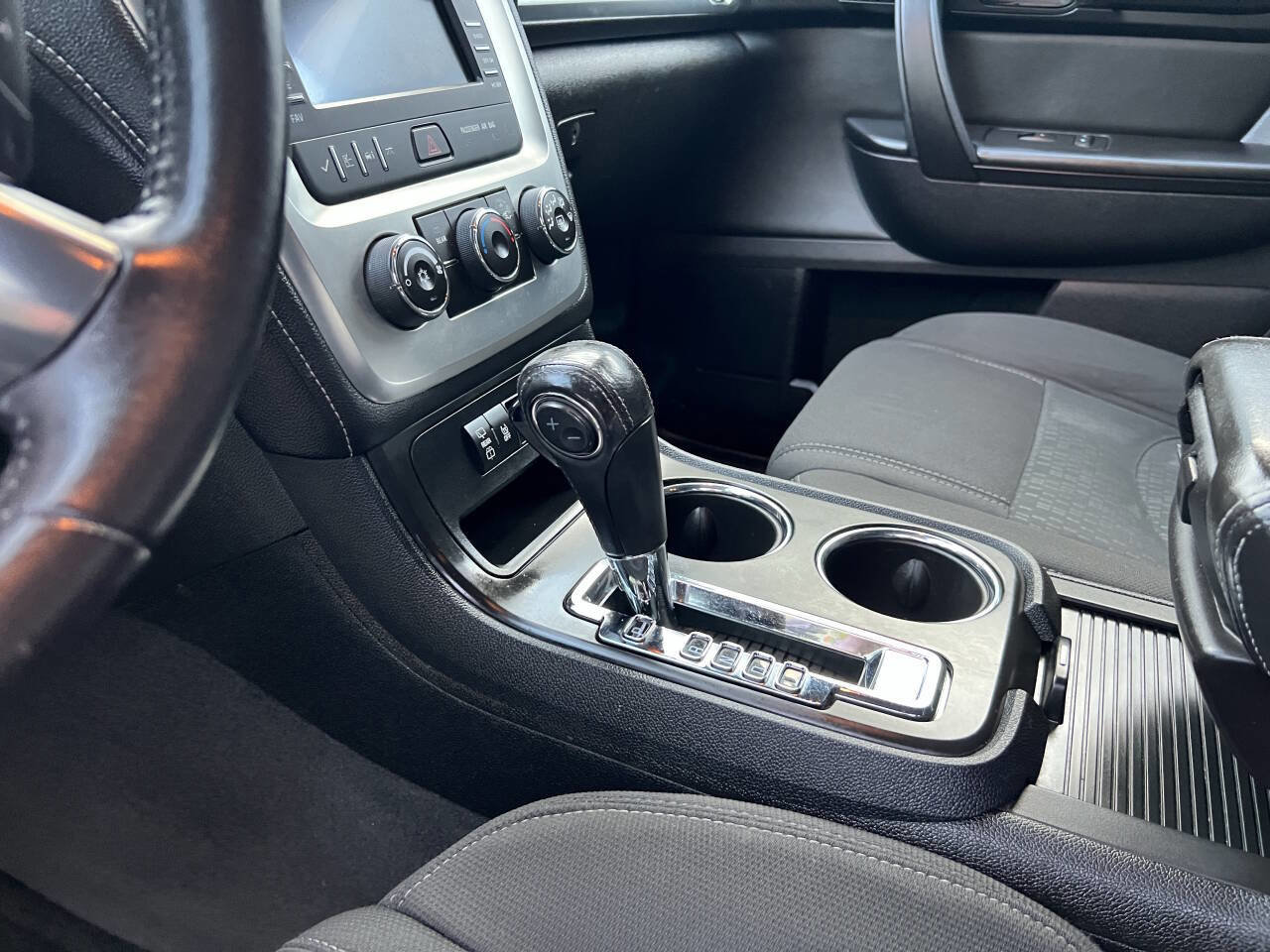 Used 2013 GMC Acadia SLE image 27