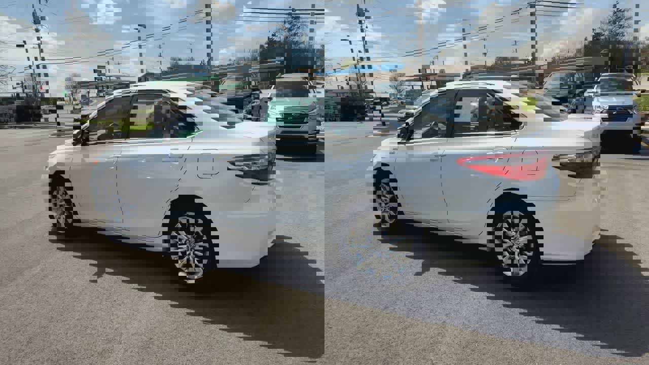 Used 2015 Toyota Camry XLE w/ Moonroof Package image 6