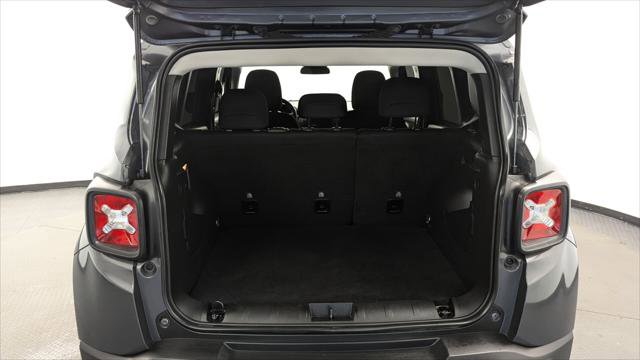 Used 2023 Jeep Renegade Latitude AWD/4WD image 18