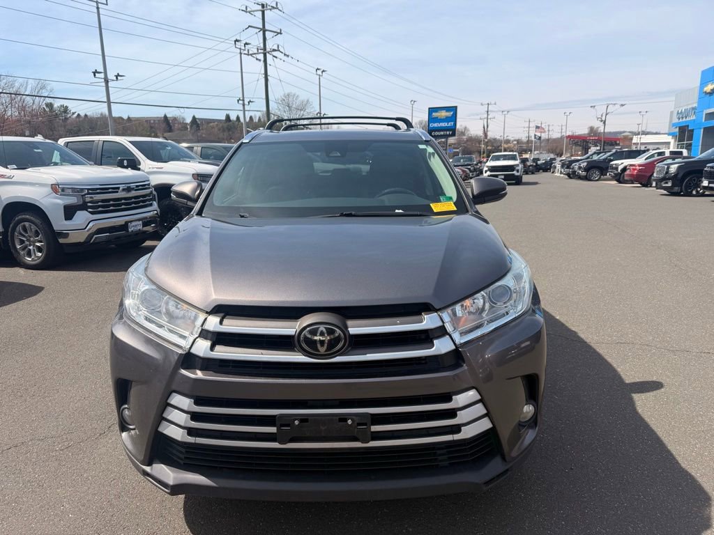 Used 2018 Toyota Highlander XLE image 2