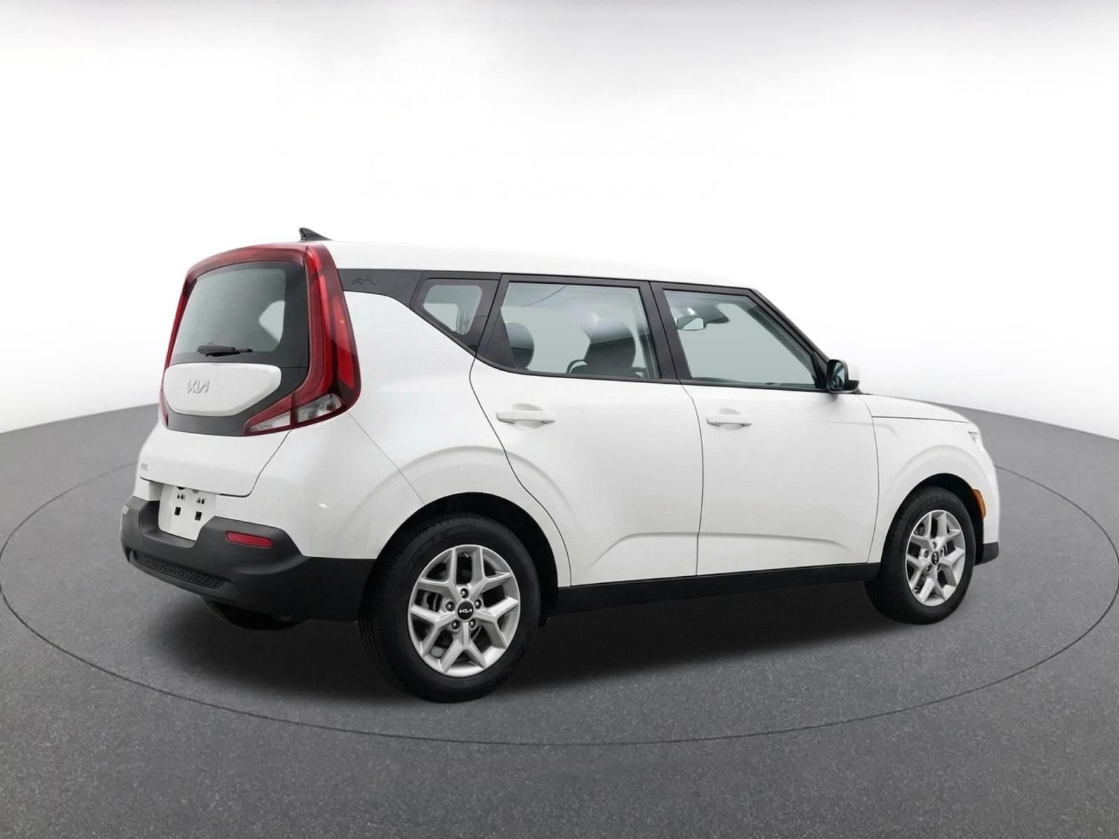 Used 2025 Kia Soul LX w/ LX Technology Package FWD image 9