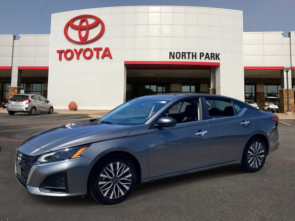 Used 2025 Nissan Altima 2.5 SV image 1