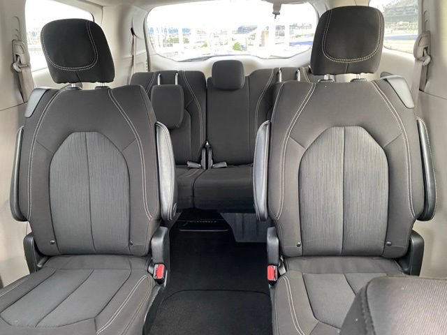 Used 2022 Chrysler Voyager LX FWD image 19