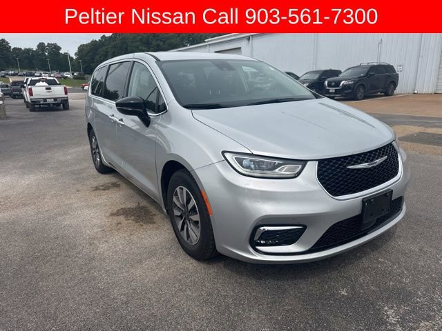 Used 2024 Chrysler Pacifica Select image 1