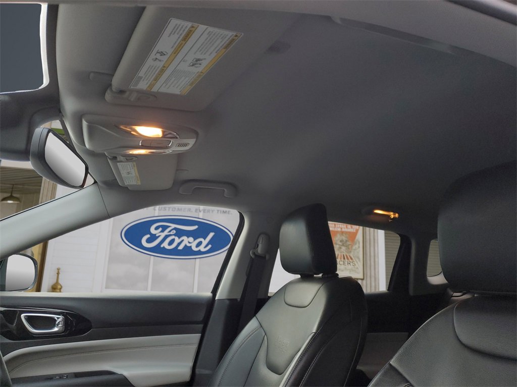 Used 2022 Jeep Compass Limited image 8