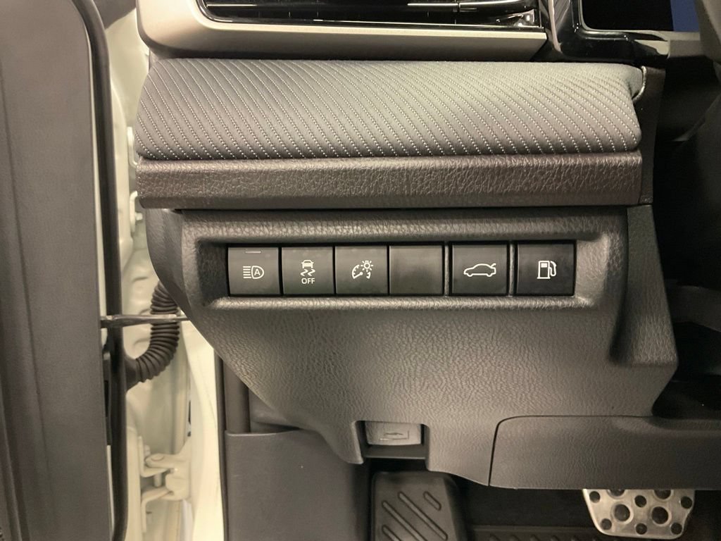 Used 2025 Toyota Camry SE AWD/4WD image 14