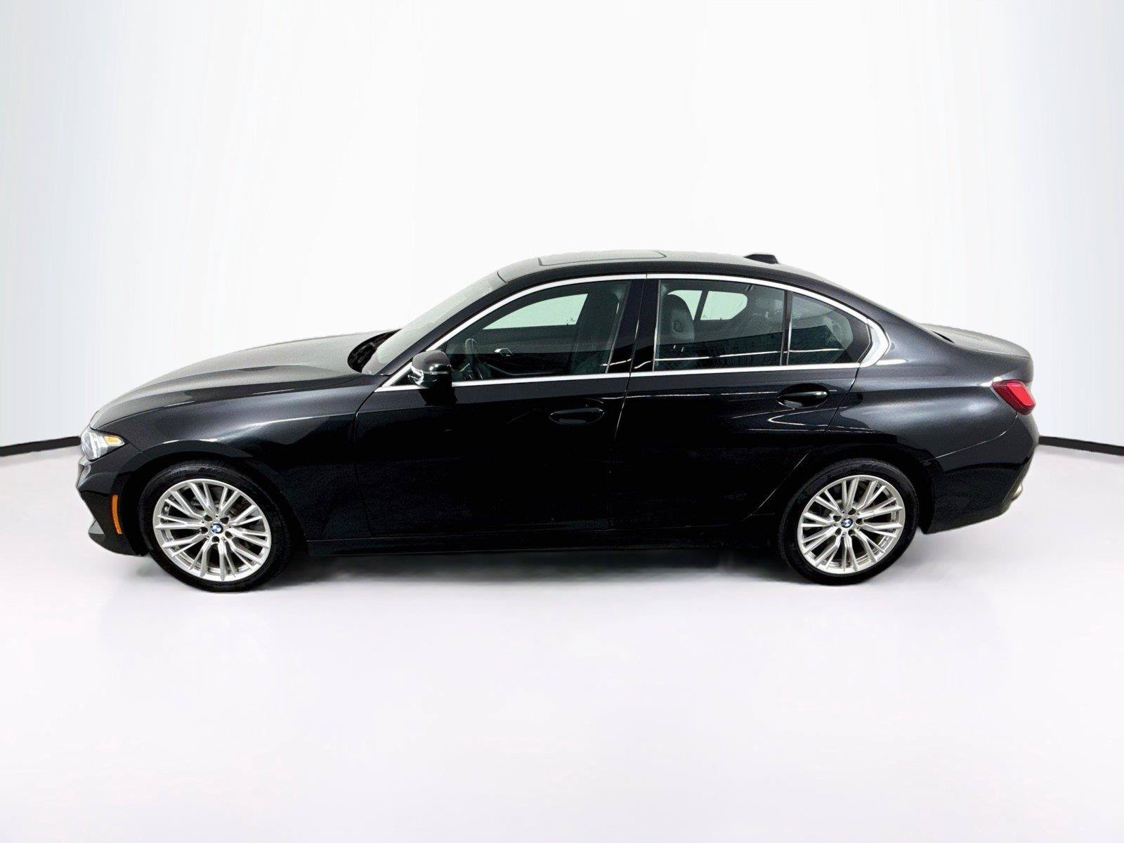 Used 2024 BMW 330i Sedan RWD image 2