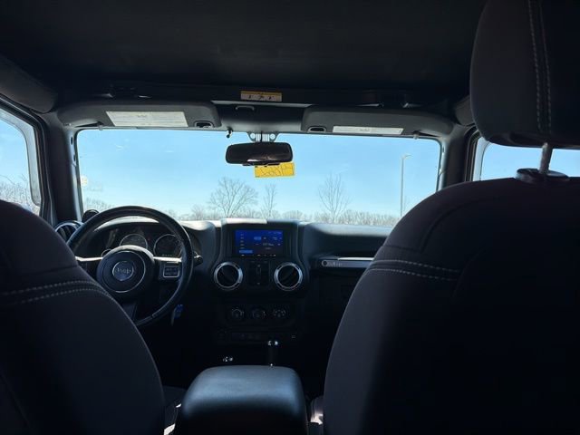 Used 2014 Jeep Wrangler Unlimited Sahara w/ Connectivity Group image 15