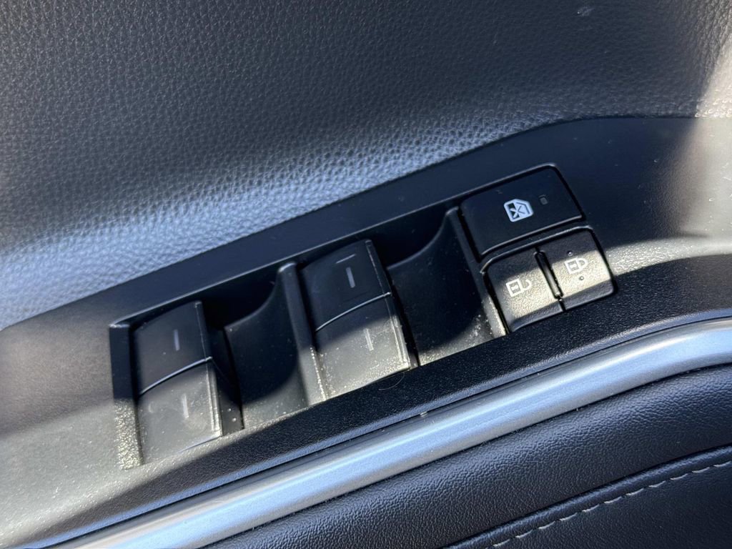 Used 2022 Toyota Highlander XSE image 24