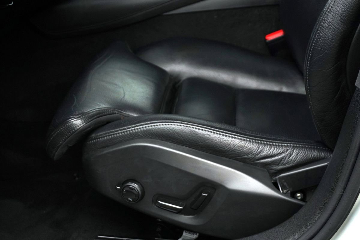 Used 2022 Volvo S60 T8 Inscription image 16