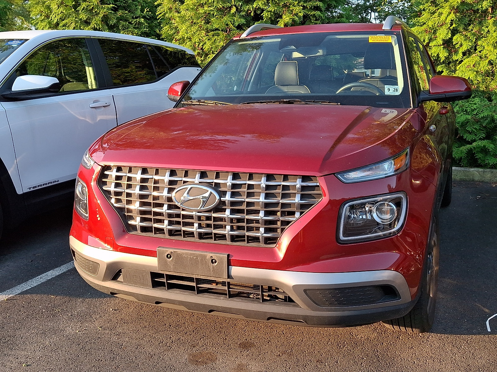 Used 2023 Hyundai Venue Limited w/ Cargo Package FWD image 2