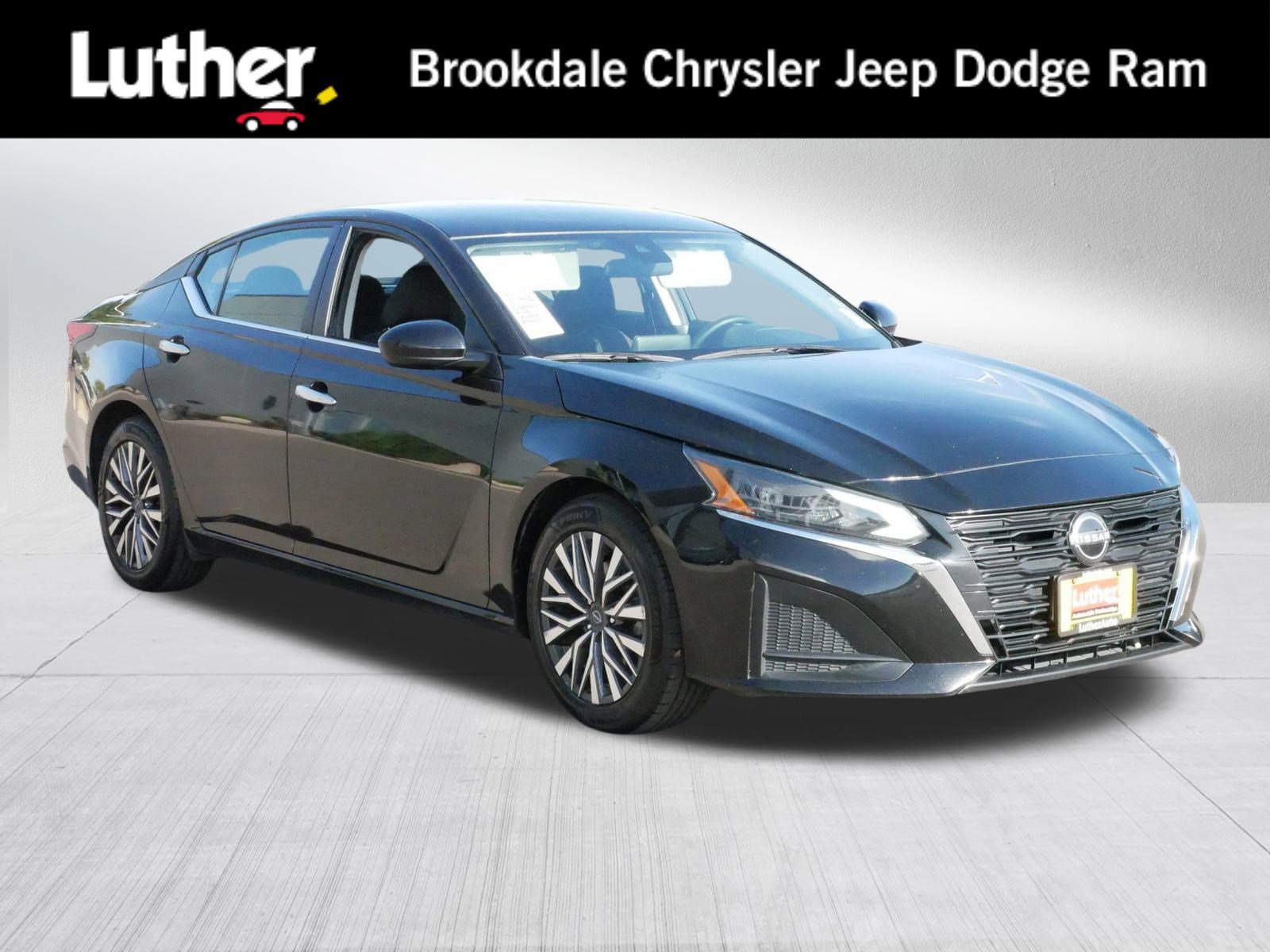 Used 2023 Nissan Altima 2.5 SV