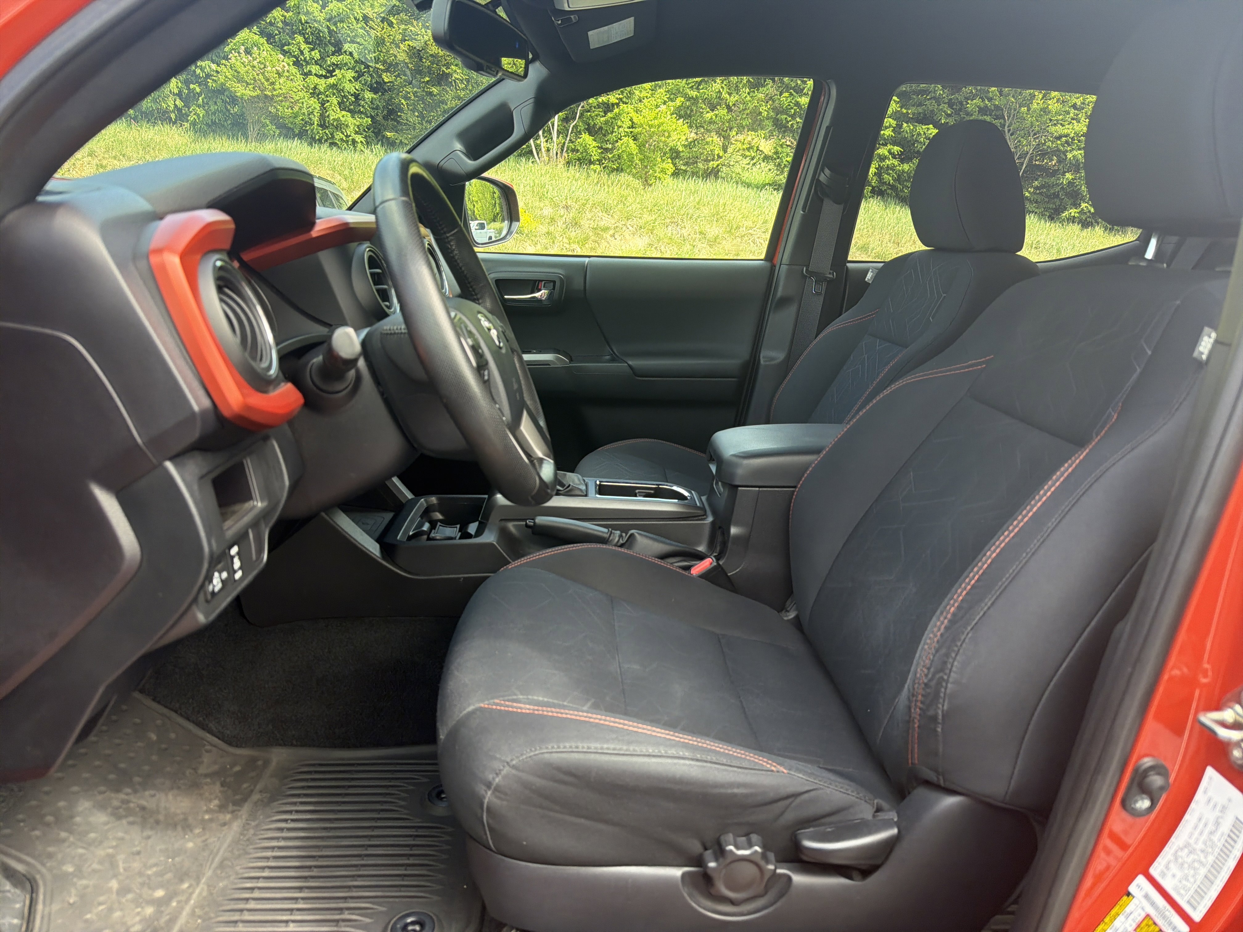 Used 2016 Toyota Tacoma TRD Sport w/ Towing Package AWD/4WD image 11