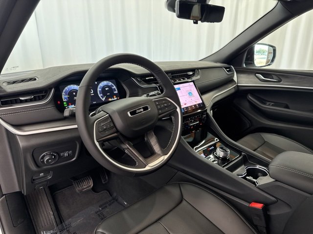 New 2025 Jeep Grand Cherokee Limited w/ Luxury Tech Group II image 11