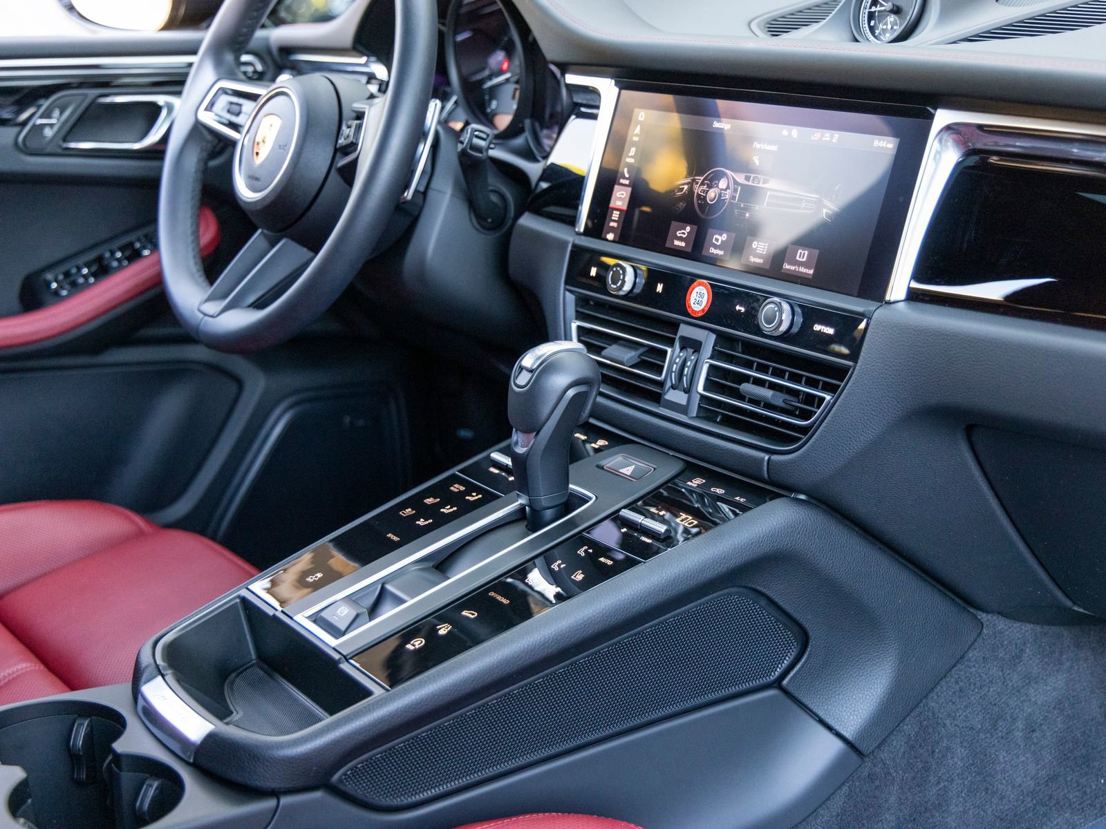 Certified 2025 Porsche Macan image 57