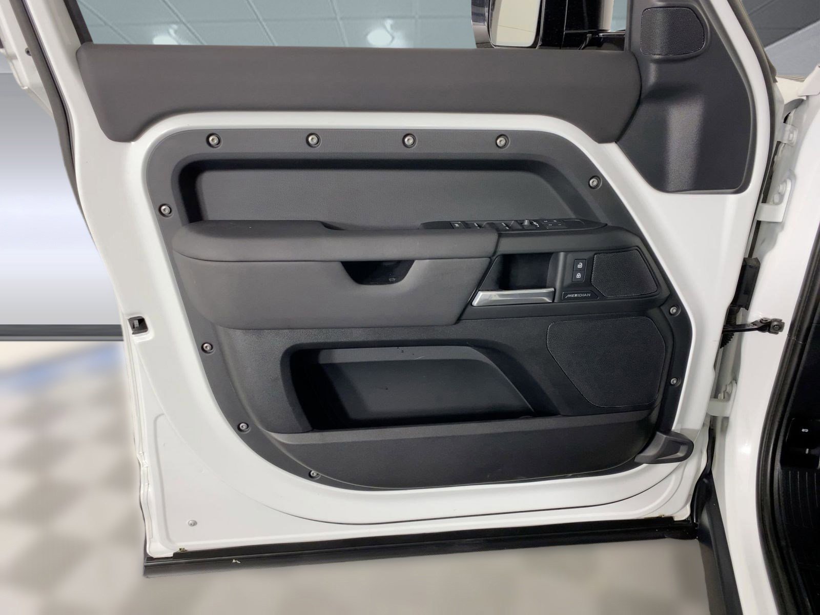 Used 2025 Land Rover Defender 110 S image 19