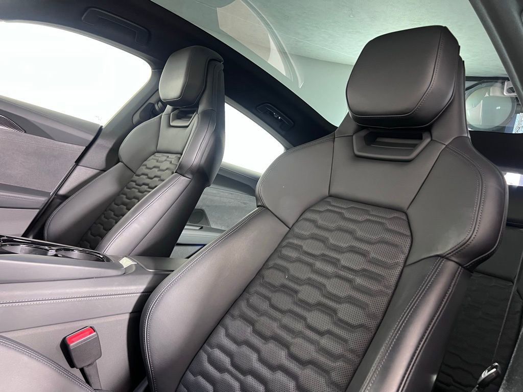 Used 2023 Audi e-tron GT Premium Plus image 5