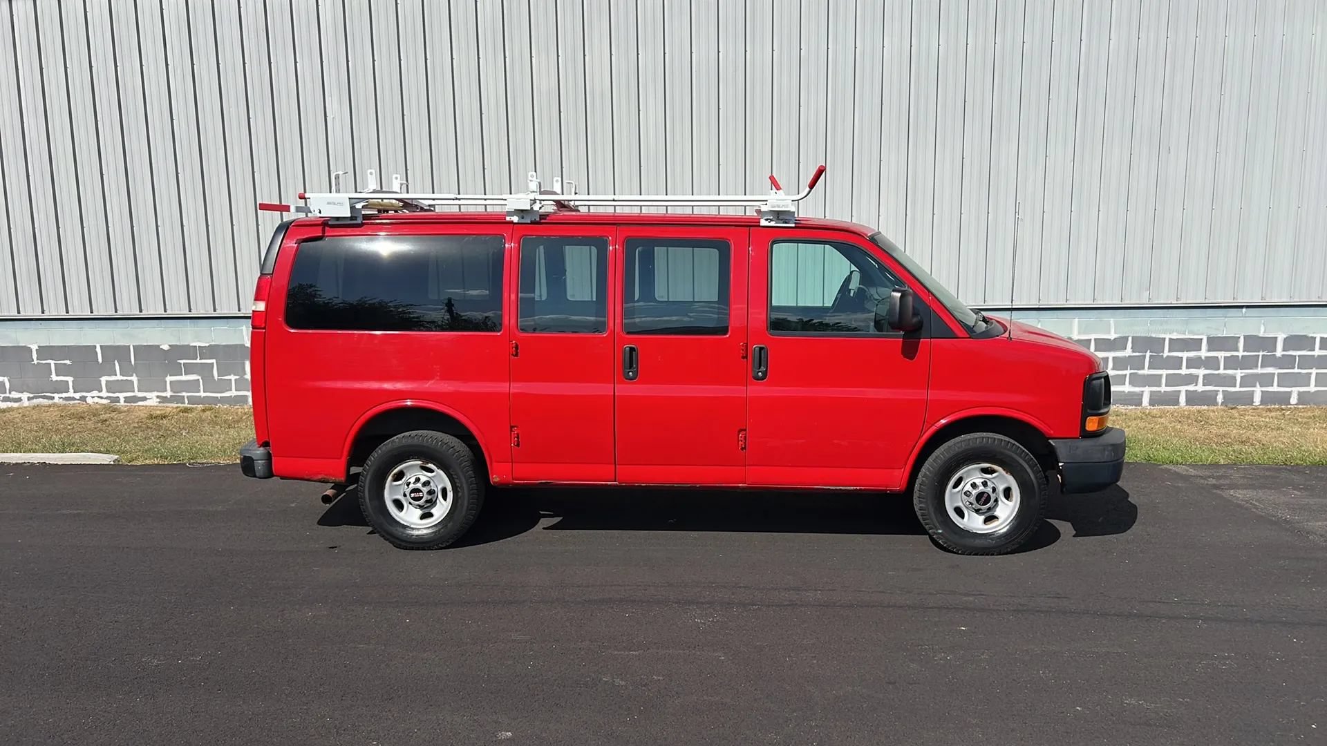 Used 2014 GMC Savana 2500 RWD image 4