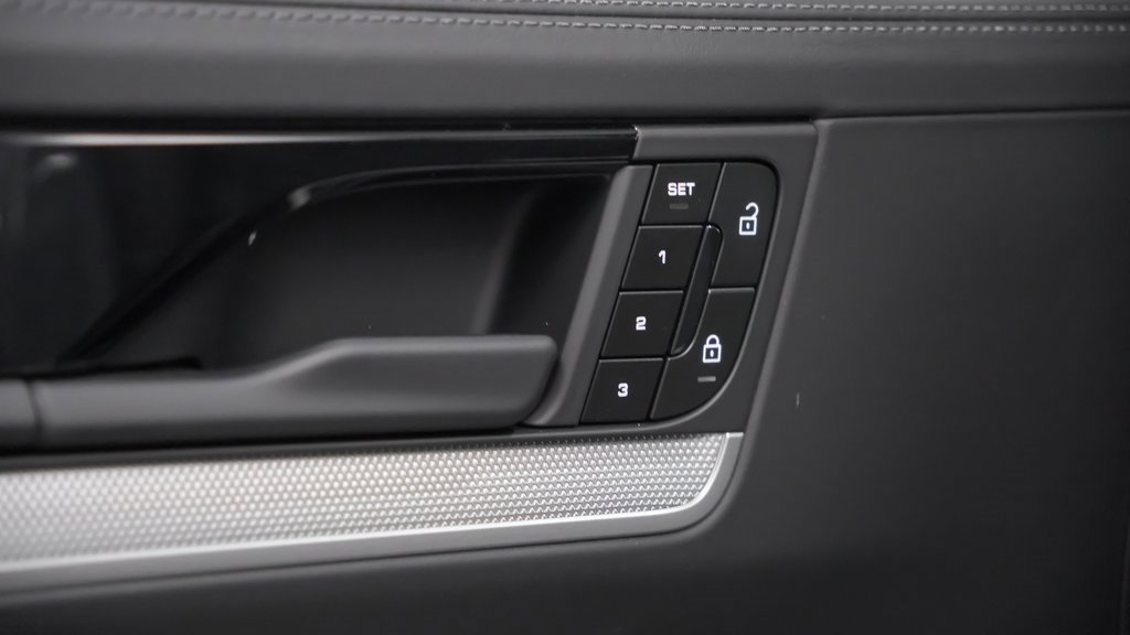 New 2025 Porsche Cayenne Coupe image 22