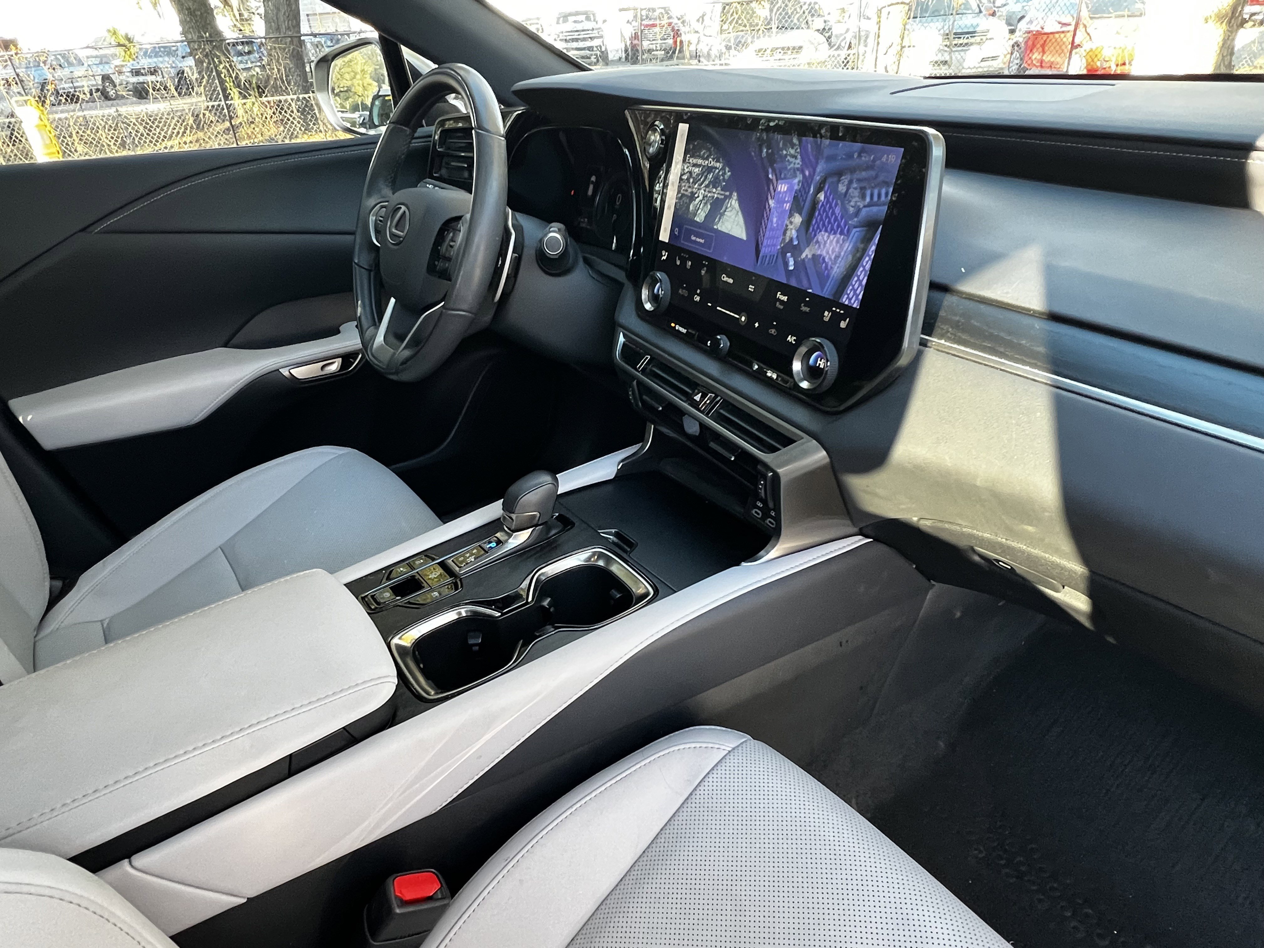 Used 2023 Lexus RX 350h image 47