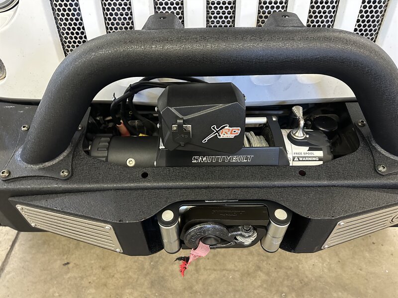 Used 2015 Jeep Wrangler Unlimited Rubicon w/ Connectivity Group AWD/4WD image 32
