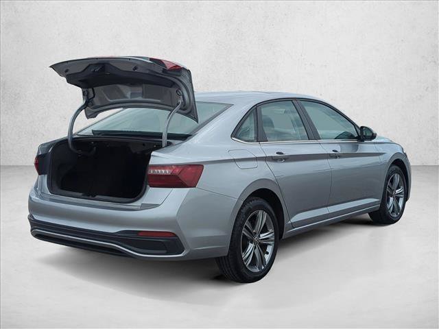 Used 2024 Volkswagen Jetta SE FWD image 5