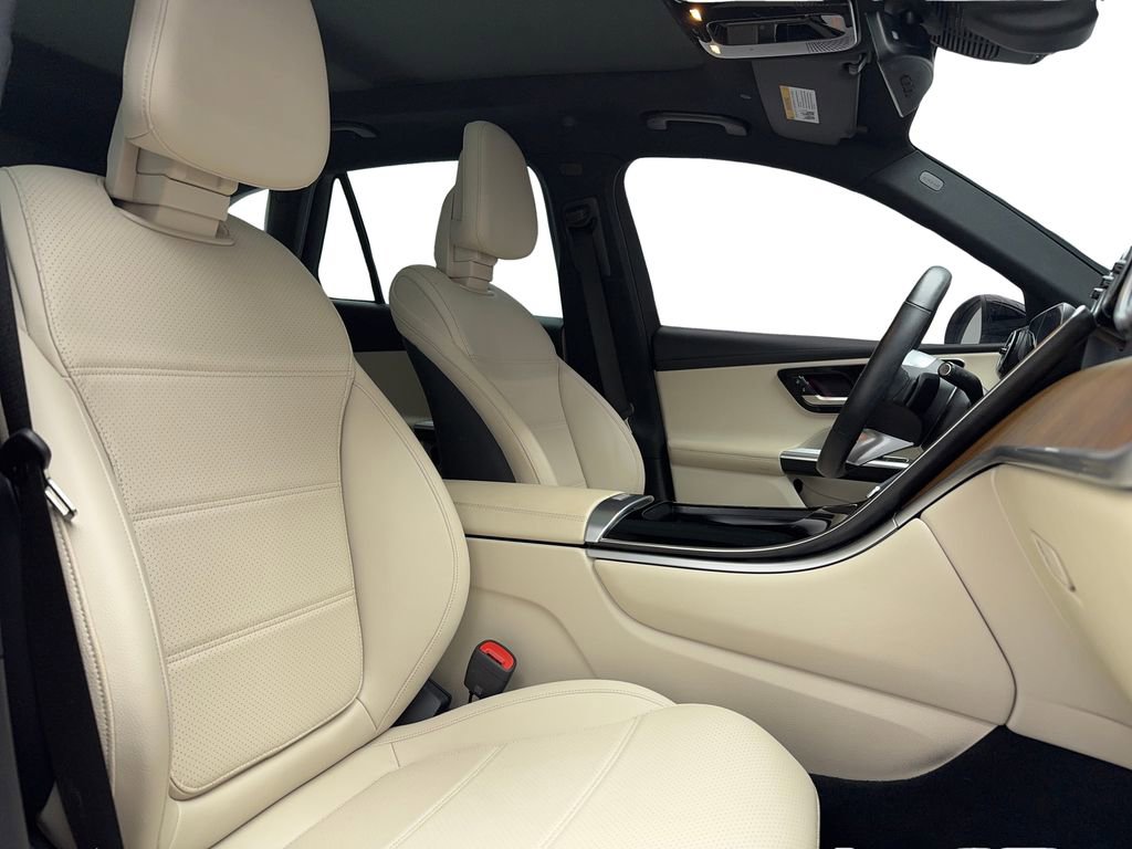Used 2024 Mercedes-Benz GLC 300 4MATIC image 41