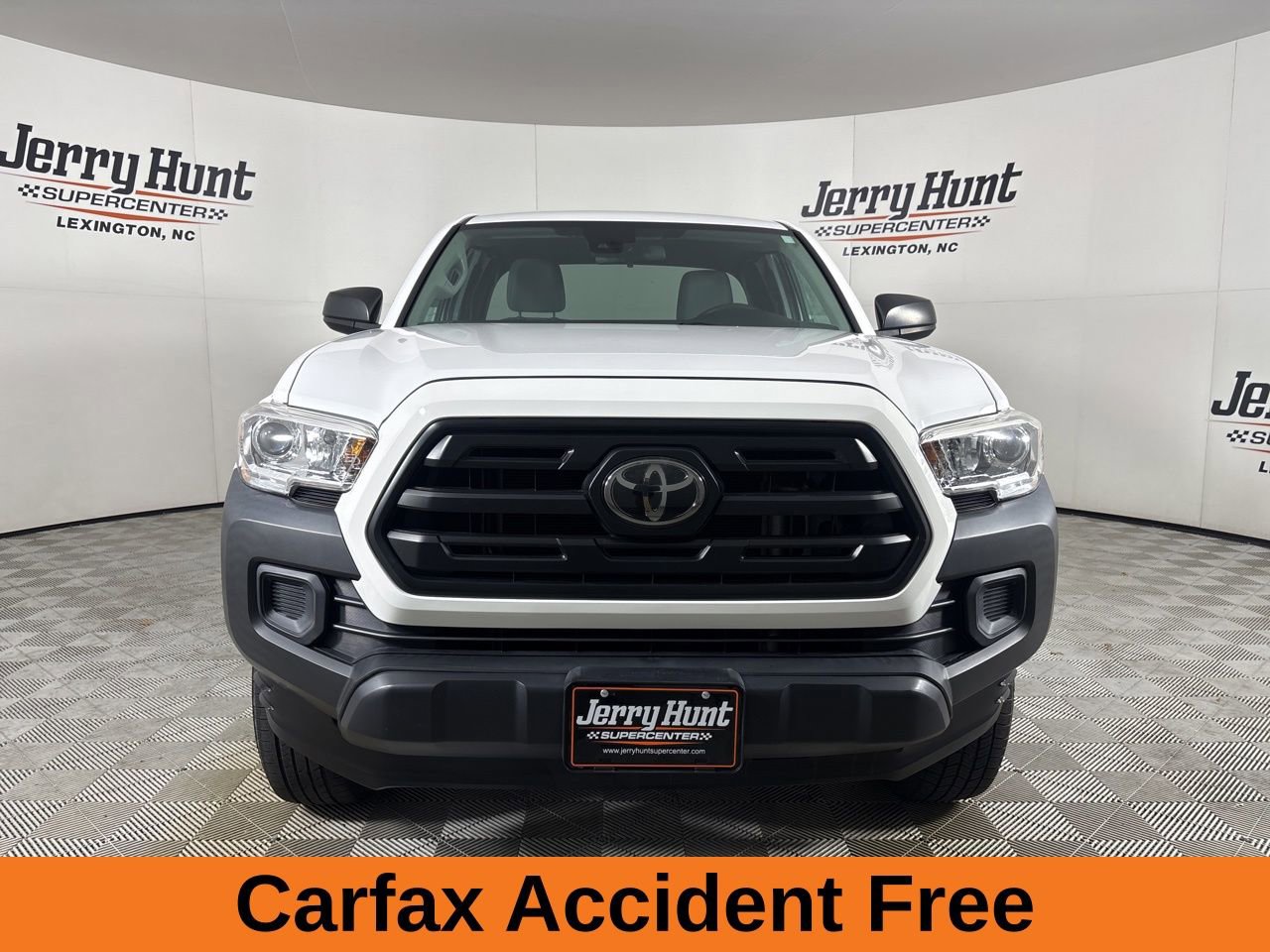 Used 2019 Toyota Tacoma SR image 4