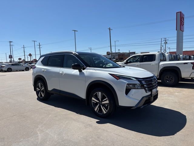 Used 2025 Nissan Rogue SL w/ SL Premium Package image 2