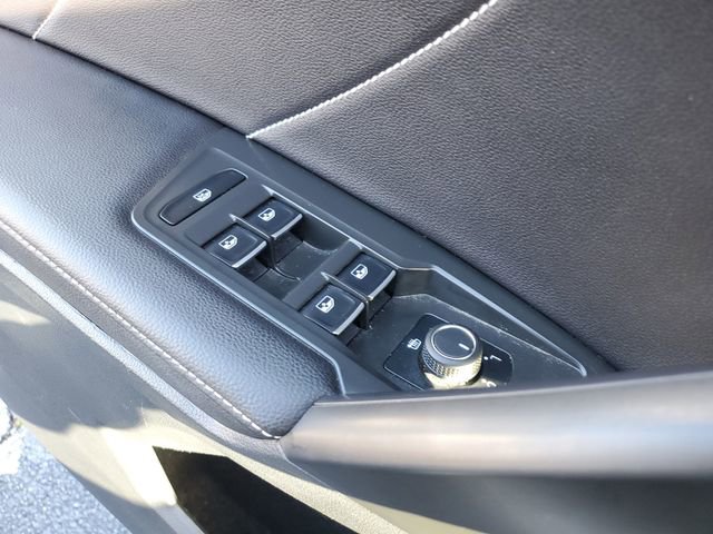 Used 2024 Volkswagen Tiguan SE image 30