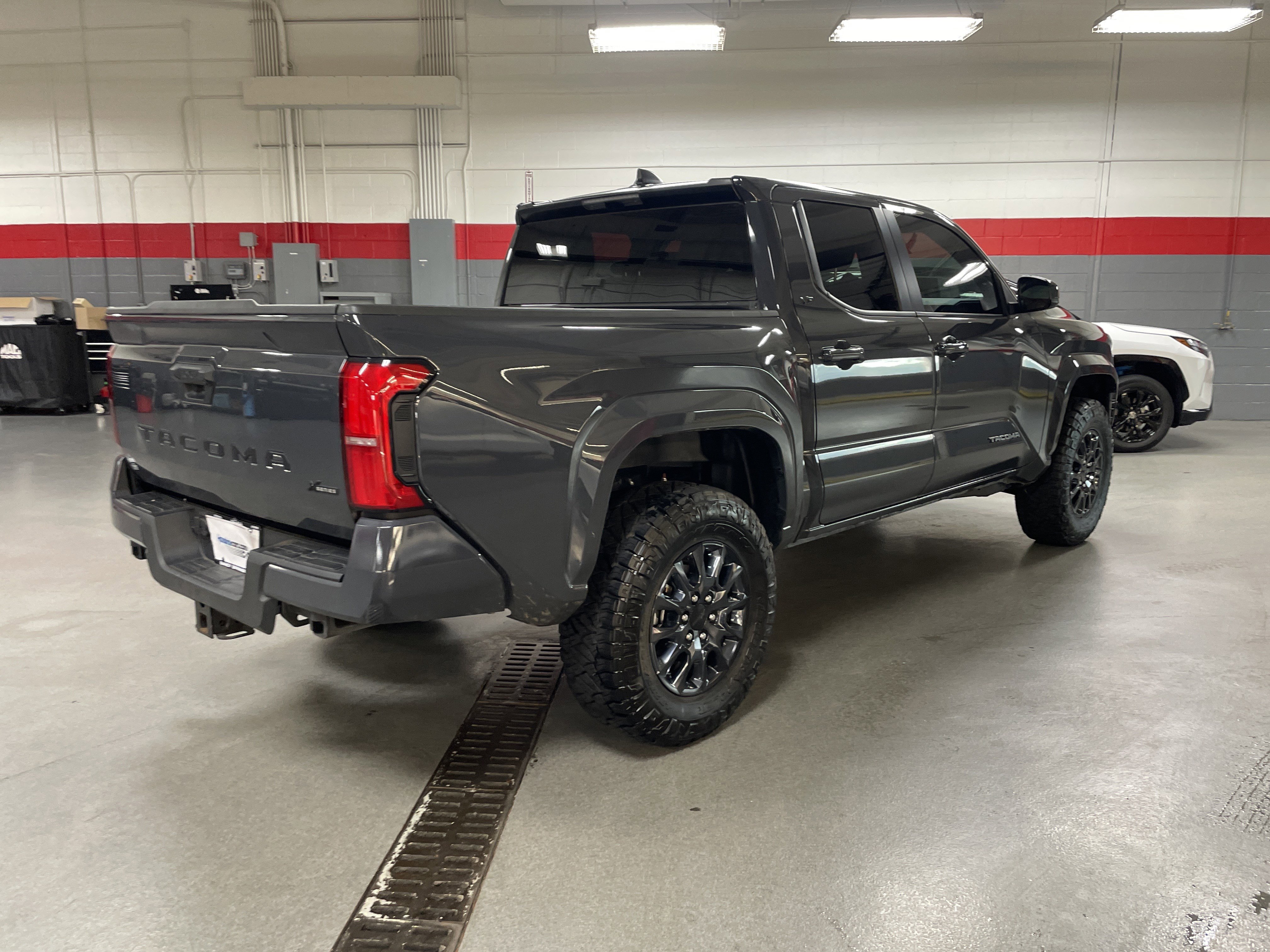 Used 2024 Toyota Tacoma SR5 RWD image 10