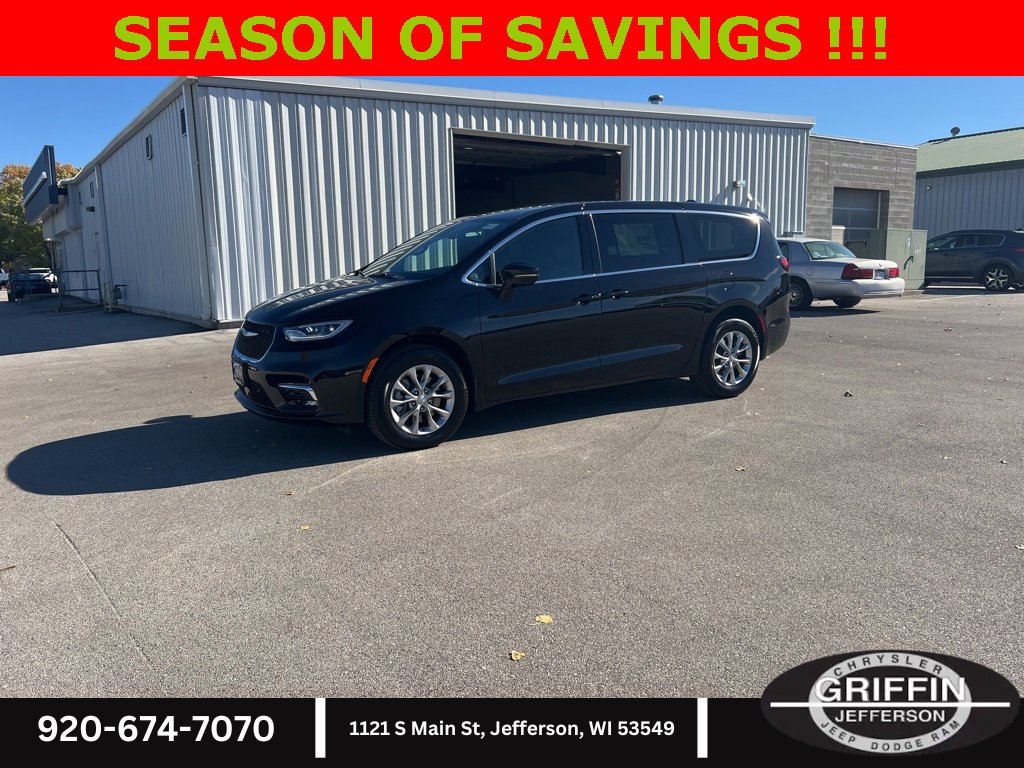 New 2026 Chrysler Pacifica Select