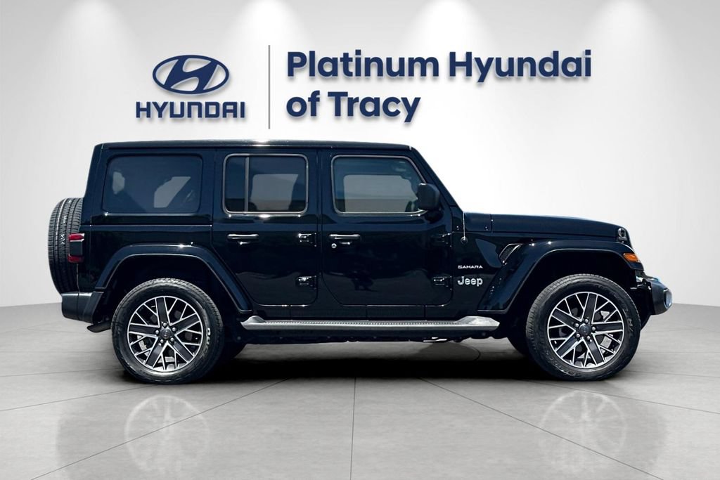 Used 2023 Jeep Wrangler Unlimited Sahara w/ Cold Weather Group AWD/4WD image 3