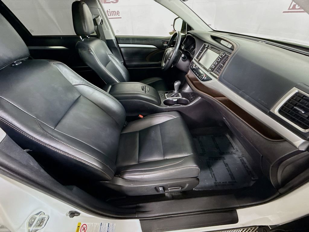 Certified 2019 Toyota Highlander XLE image 32