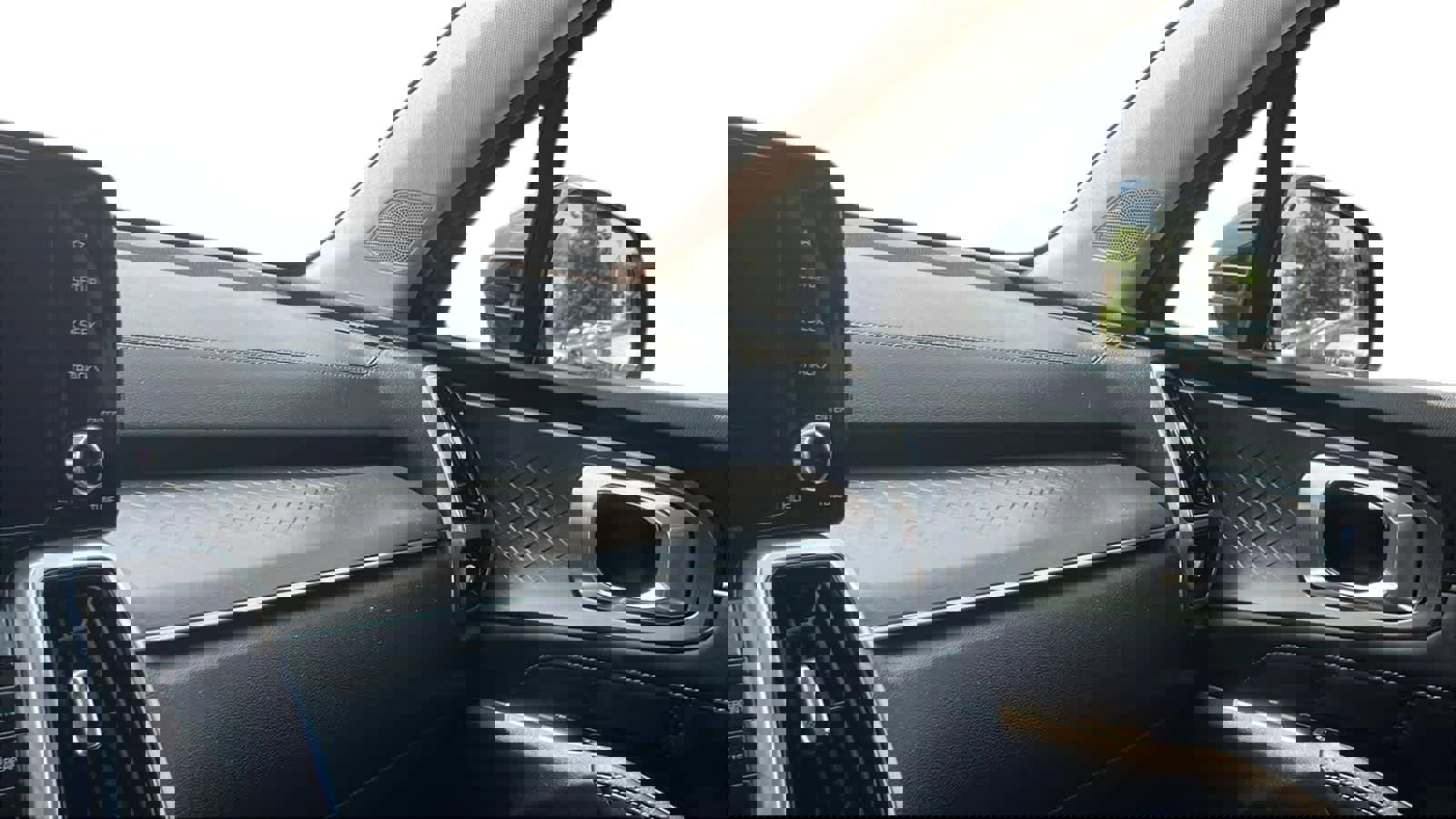 Used 2023 Kia Sorento SX image 18