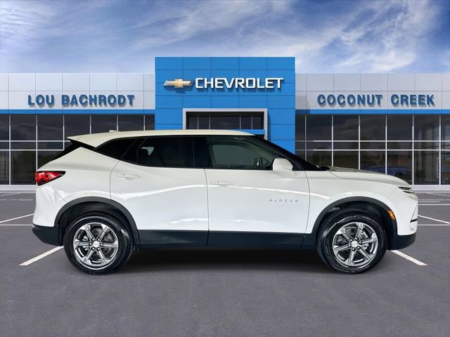 Used 2025 Chevrolet Blazer LT FWD image 9