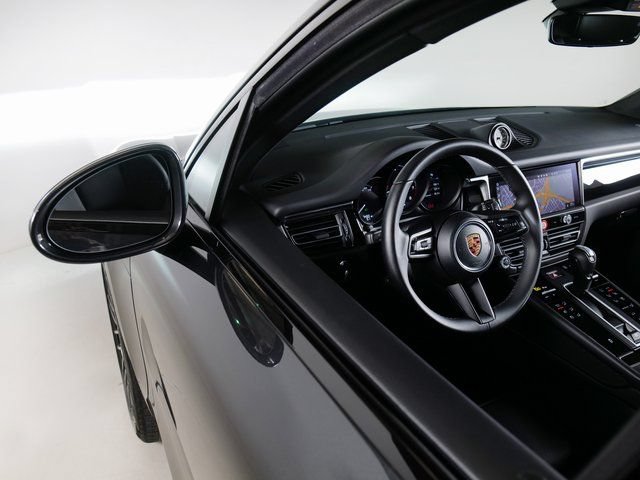 Certified 2026 Porsche Macan AWD/4WD image 27