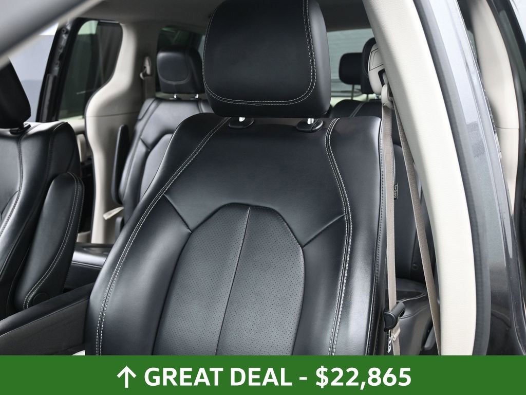 Used 2023 Chrysler Pacifica Touring-L image 27