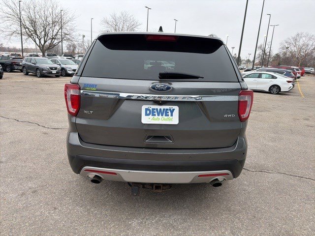 Used 2016 Ford Explorer XLT w/ Equipment Group 202A image 4