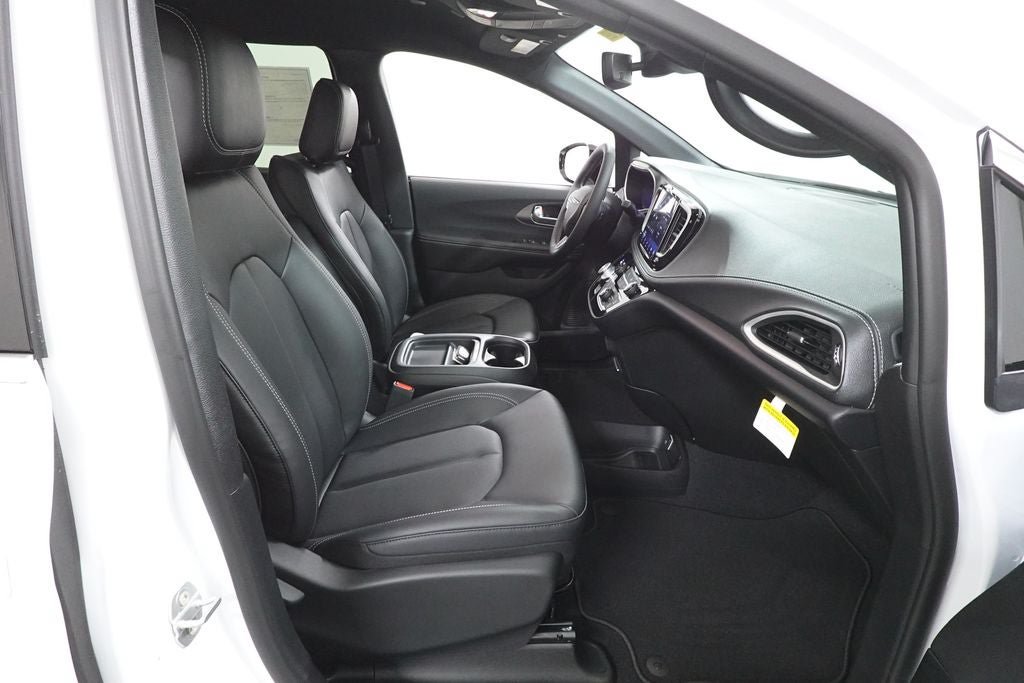 New 2027 Chrysler Pacifica Select FWD image 28