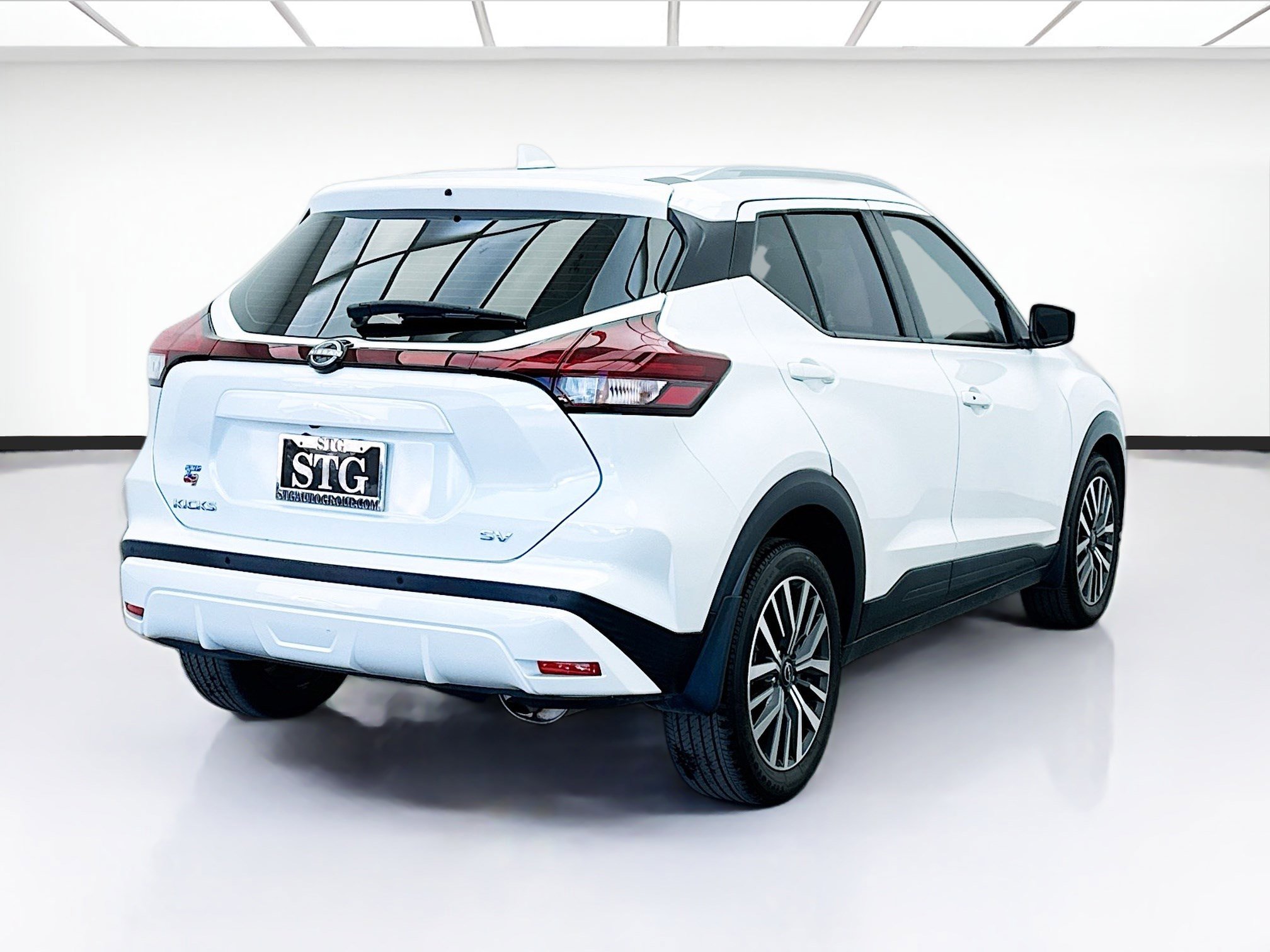 Used 2023 Nissan Kicks SV image 4