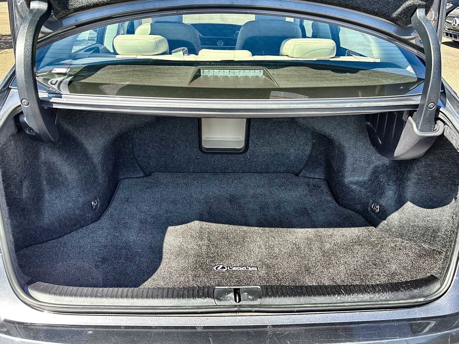 Used 2018 Lexus ES 350 w/ Luxury Package w/Wood Trim image 16