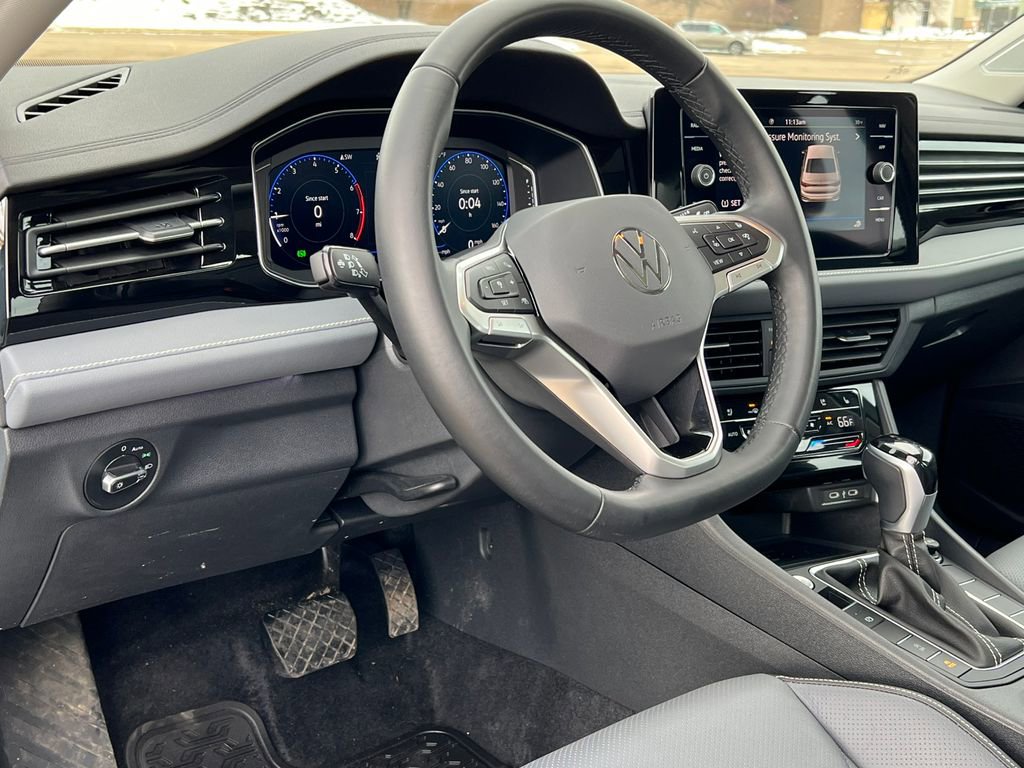 Used 2025 Volkswagen Jetta SEL image 18