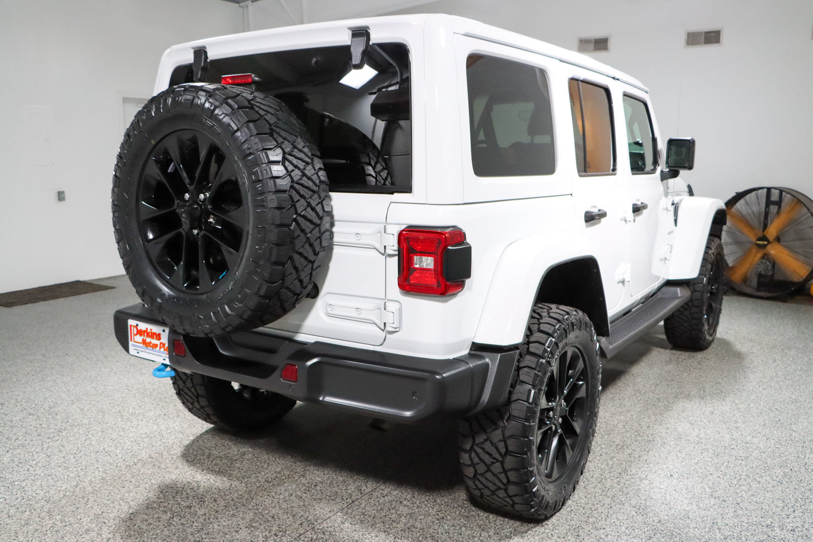 Used 2022 Jeep Wrangler Unlimited Sahara w/ Cold Weather Group AWD/4WD image 8