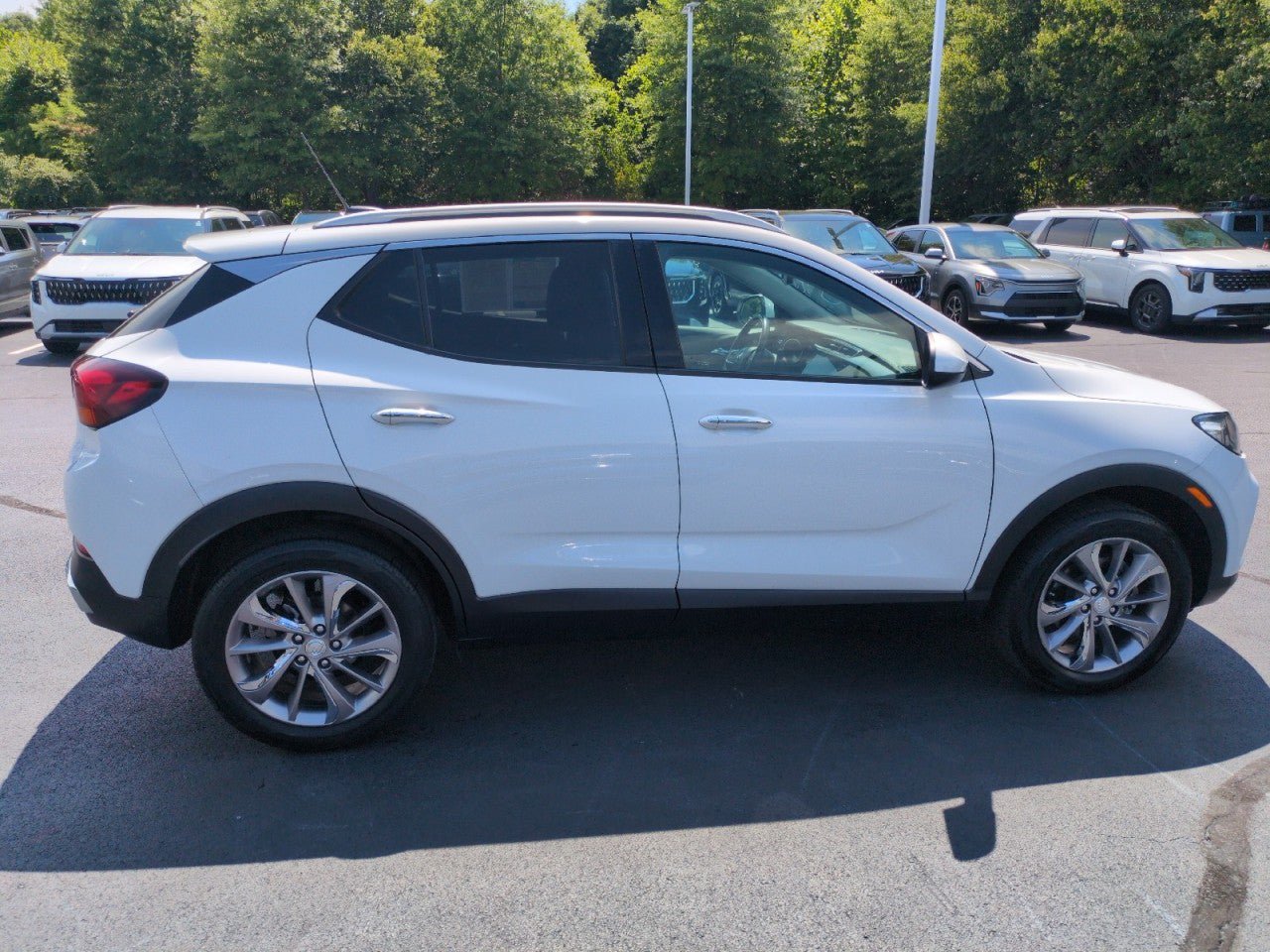 Used 2022 Buick Encore GX Essence w/ Experience Buick Package AWD/4WD image 8
