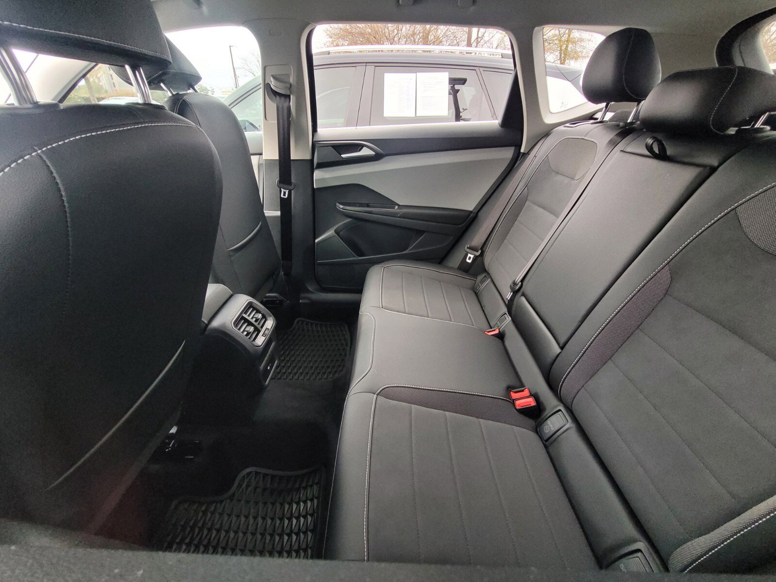 Certified 2022 Volkswagen Taos SE image 6