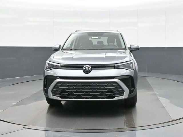 New 2026 Volkswagen Taos SE image 2