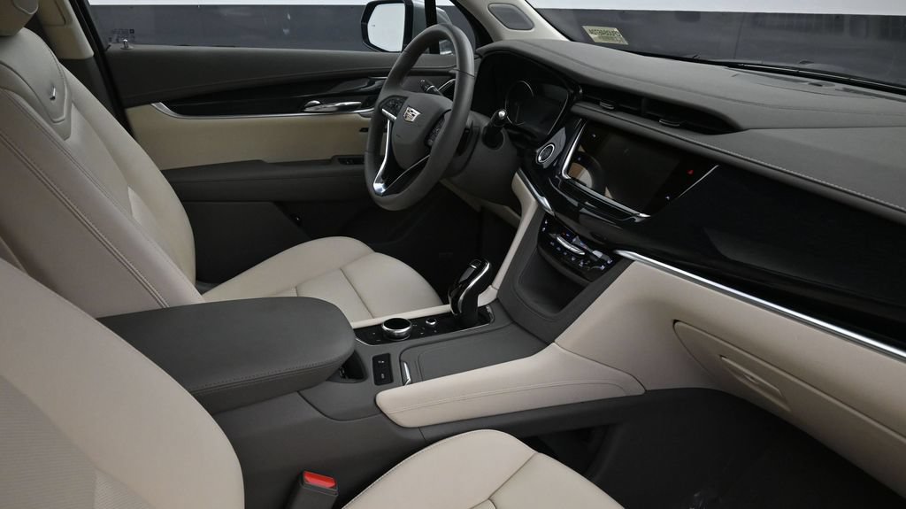 Certified 2024 Cadillac XT6 Premium Luxury FWD image 11