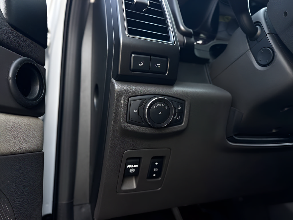 Used 2021 Ford Expedition Limited RWD image 14