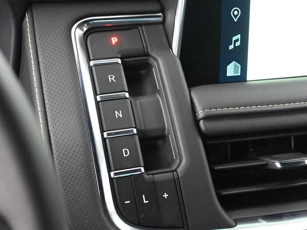 Used 2024 Chevrolet Suburban Premier image 29